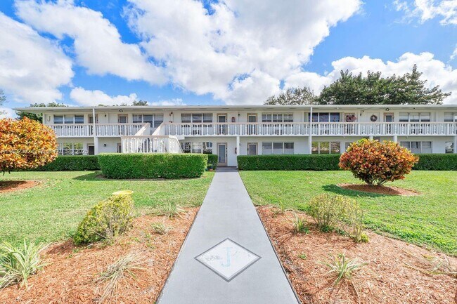 Building Photo - 143 Oakridge J