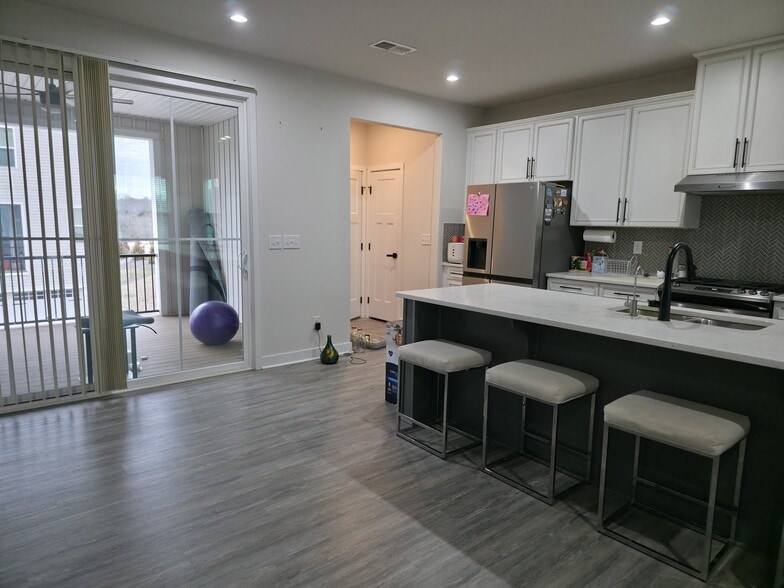 Building Photo - 9773 Oaklawn Blvd NW