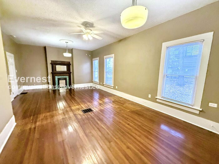 Building Photo - 5005 6th Ave S