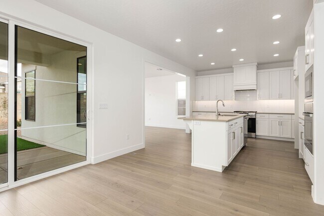 Building Photo - Beautiful New Home with access to community pool