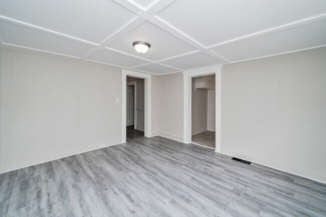 Building Photo - 233 Alder Ave