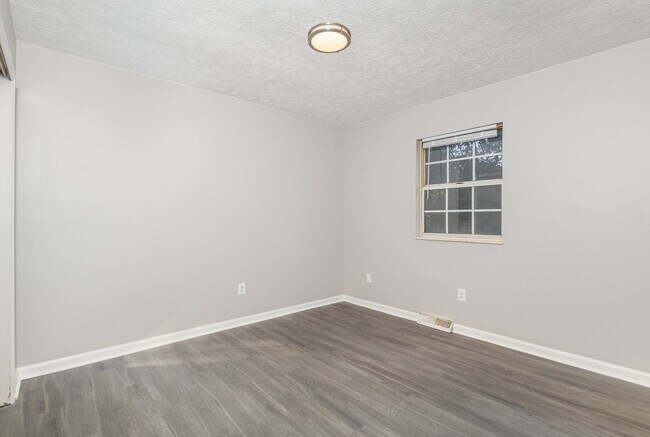 Building Photo - 4600-4606 Glenway Ave