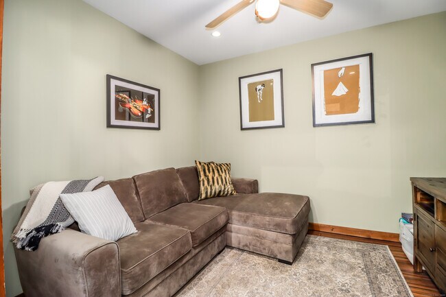 Building Photo - 5 Birch Ln