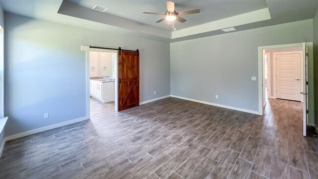 Building Photo - 1724 Salma Rd
