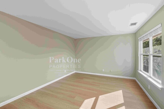 Building Photo - Beautiful Home in Peacock Creek