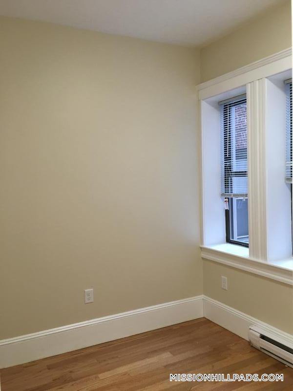 Building Photo - 887 Huntington Ave