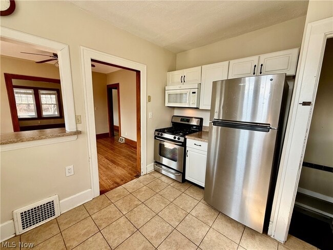 Building Photo - 364 N Chillicothe Rd