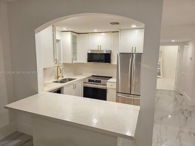 Building Photo - 760 Euclid Ave