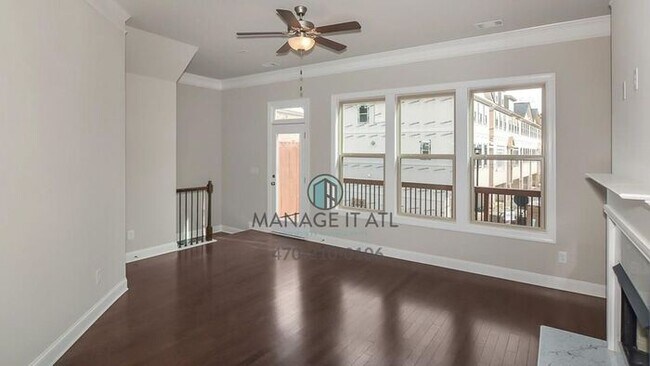 Building Photo - A beautifully designed townhome in the heart of Dunwoody