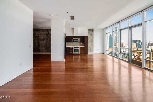 Building Photo - 1100 S Hope St