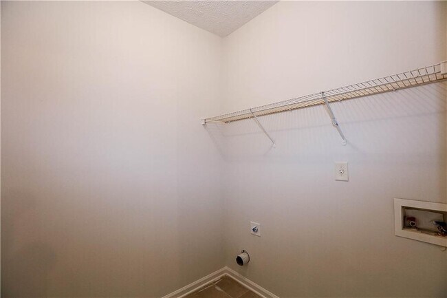 Building Photo - 3048 Kentmere Dr