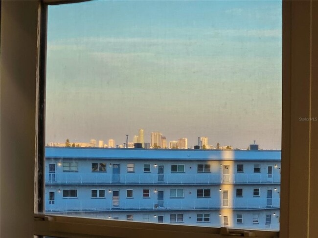 Building Photo - 6020 Shore Blvd S