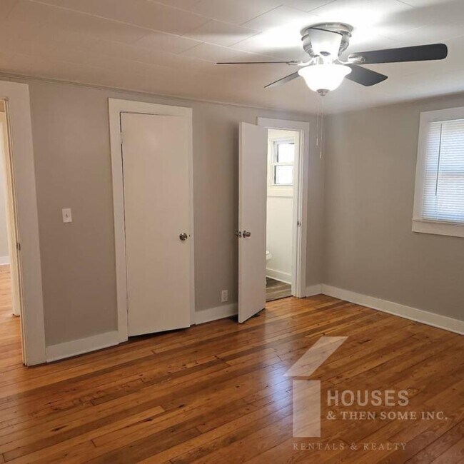 Building Photo - 250 Kirkland Ave