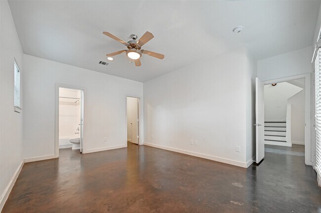 Building Photo - 5342 Darling St