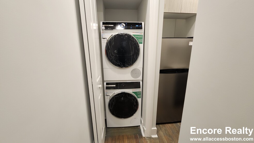 Building Photo - 110 Park St