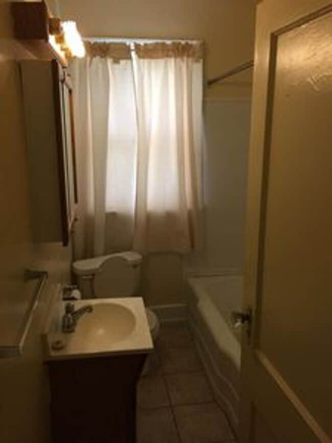 Building Photo - 3 bed room brick house in Henrico County! ...
