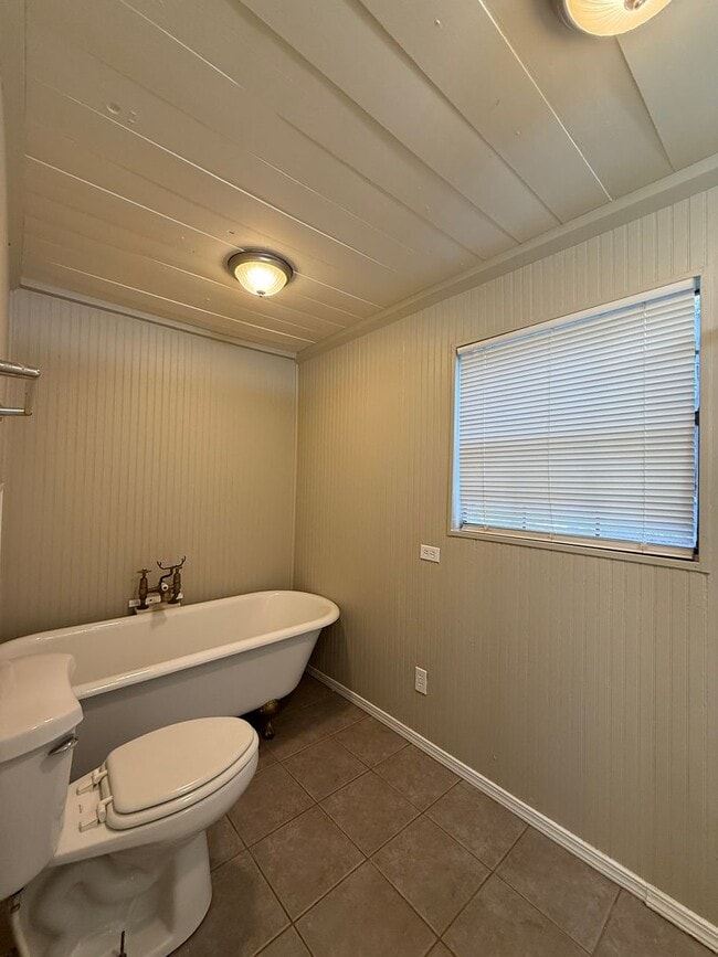 Building Photo - 3 Bedroom 2 Bath - Brook Village