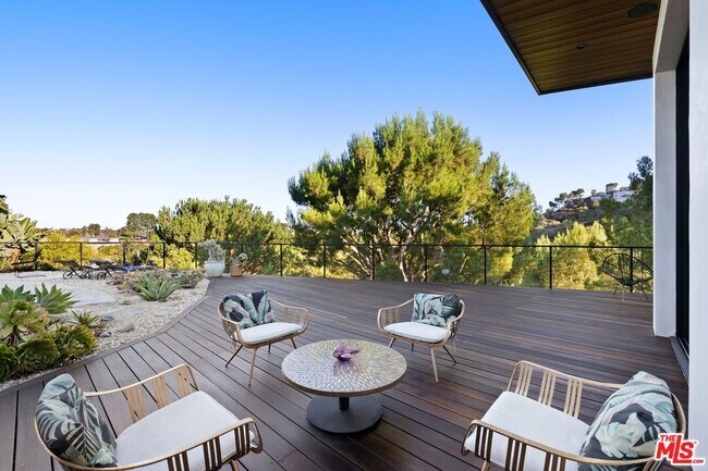 Building Photo - 2652 Byron Pl