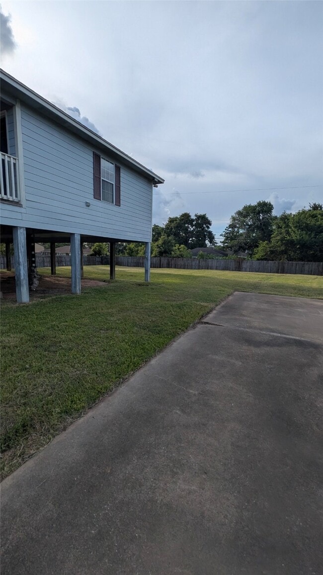Building Photo - 530 S Shady Ln