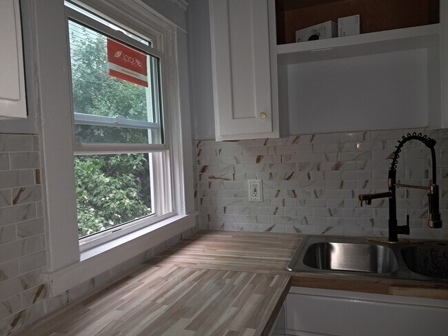 Building Photo - 3809 Delmore Rd