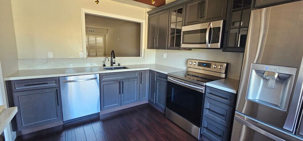Building Photo - 1597 Ashwood Dr