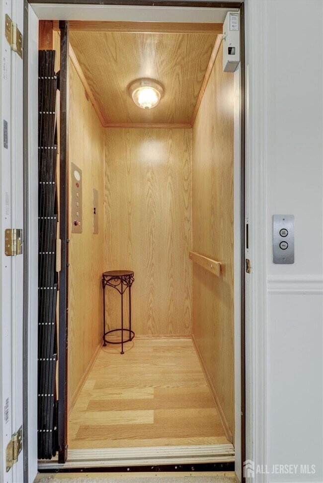 Building Photo - 12 Jensen Court