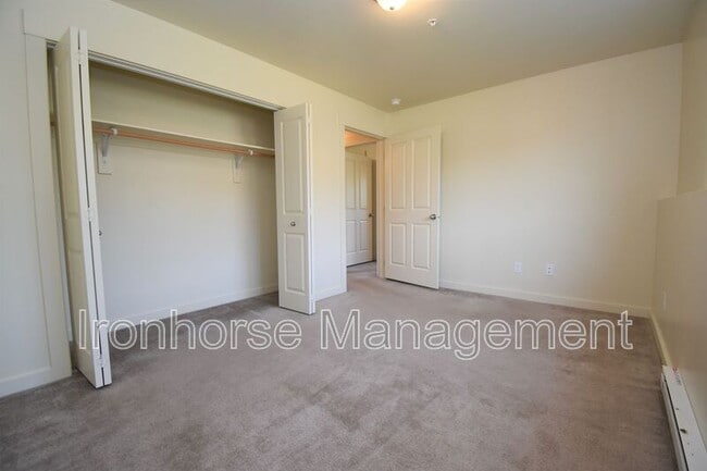Building Photo - 807 W Villard St