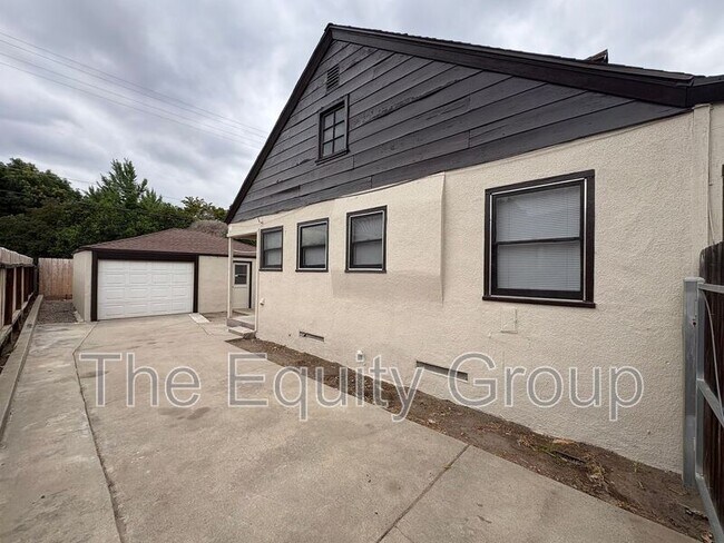 Building Photo - 309 W Noble Ave