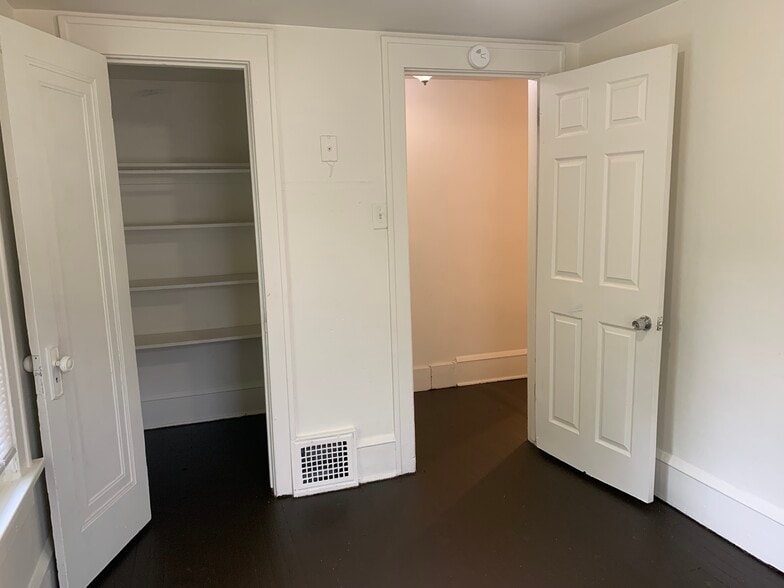 Building Photo - 1005 13th St NE