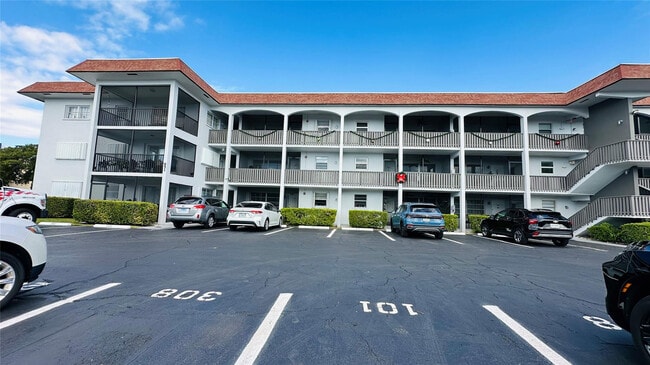 Building Photo - 651 Pine Dr