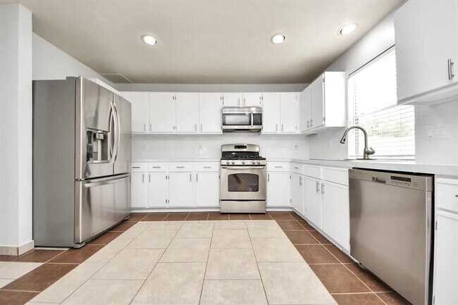 Building Photo - 4310 Lucas Trace Ct