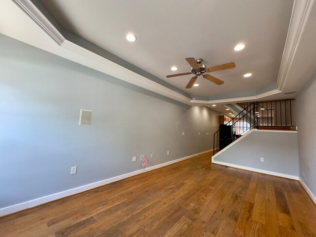 Building Photo - Spacious 3-Bedroom Townhome with Modern Am...