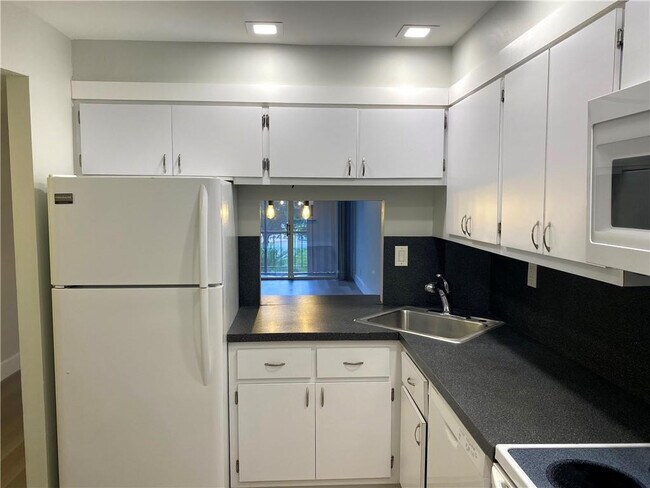 Building Photo - 2400 E Commercial Blvd