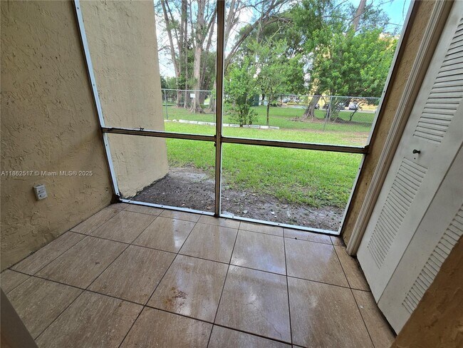 Building Photo - 2264 SW 81st Ave