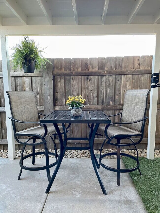 Building Photo - Turn Key North Clairemont Studio | Vaulted Ceilings & Private Patio