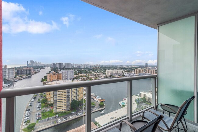 Building Photo - 2602 Hallandale Beach Blvd