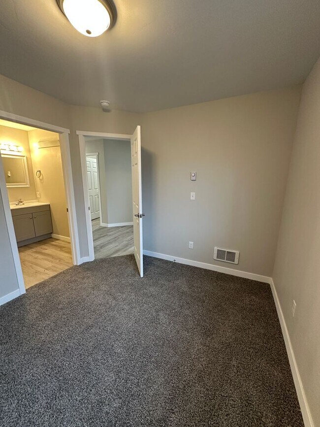 Building Photo - Brand New & Inviting 2 Bedroom, 2 Bathroom Unit in St. Anthony!