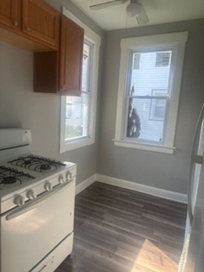 Building Photo - W98TH