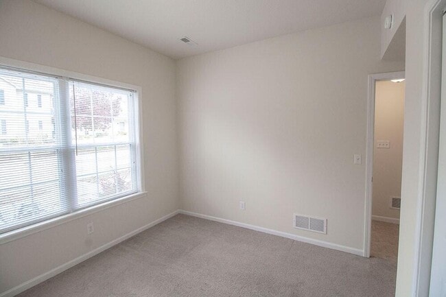 Building Photo - 1932 Center St