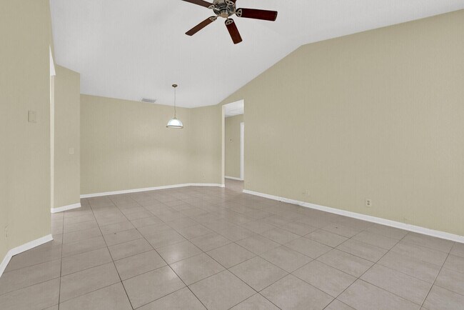 Building Photo - 5864 Strawberry Lakes Cir