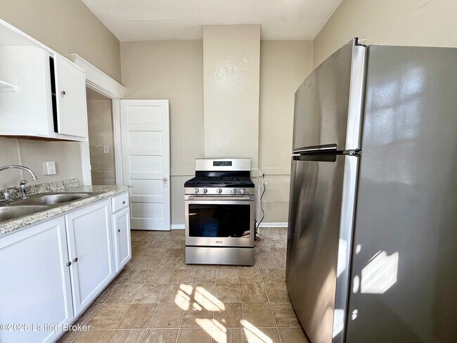 Building Photo - 1115 S 32nd St