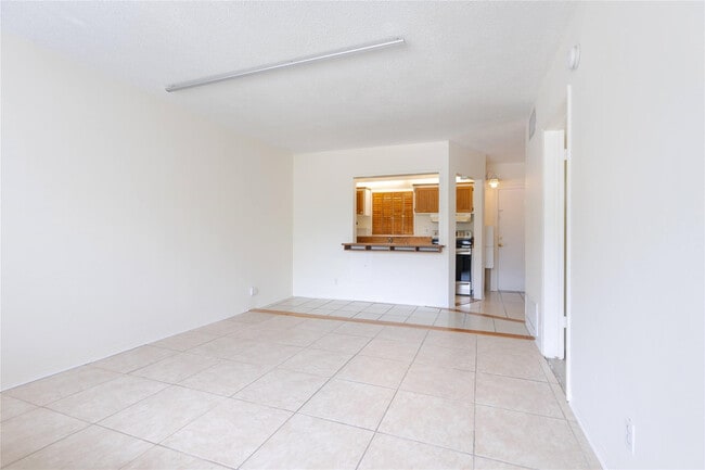 Building Photo - 1001 SE 16th St