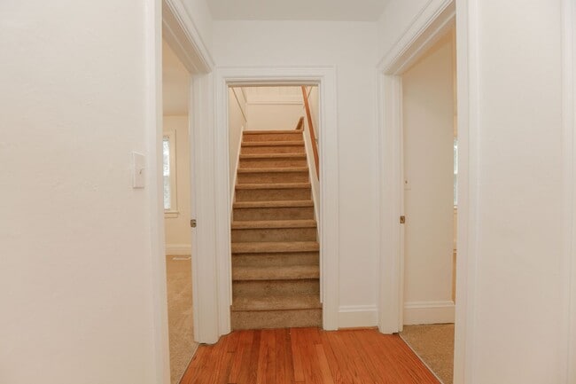Building Photo - Beautiful Lake Home Rental in Norfolk!