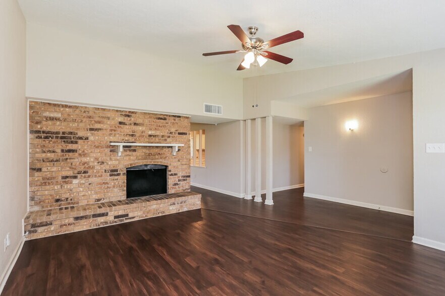 Building Photo - 7812 Burgundy Dr