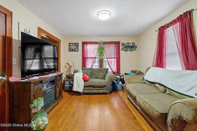 Building Photo - 301 S Main St