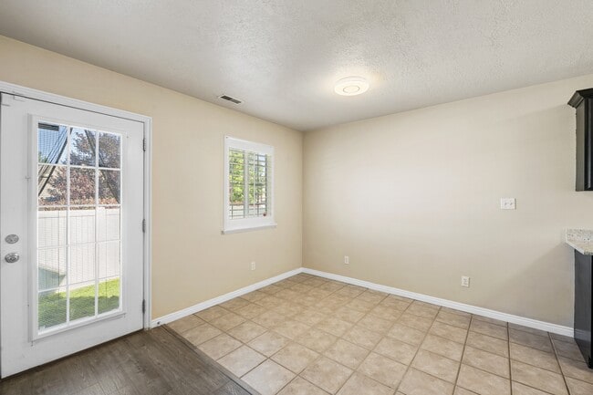 Building Photo - 10483 Sage Vista Way