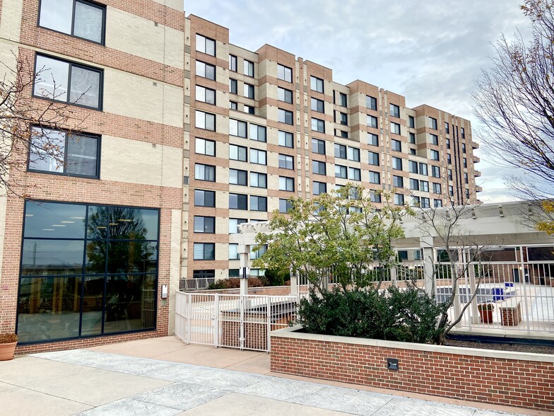 Building Photo - 2451 Midtown Ave