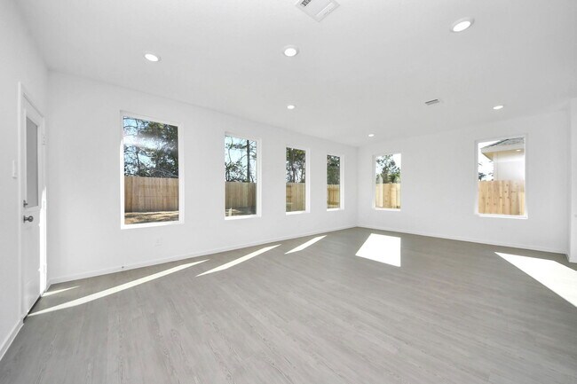 Building Photo - 961 Garden Path Dr