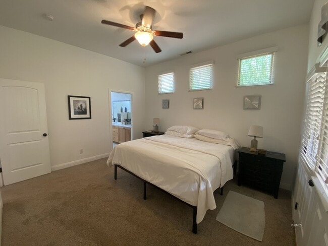 Building Photo - 463 Deadwood Dr