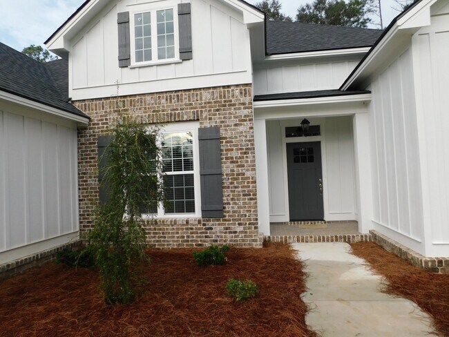 Building Photo - Grove Point Beauty